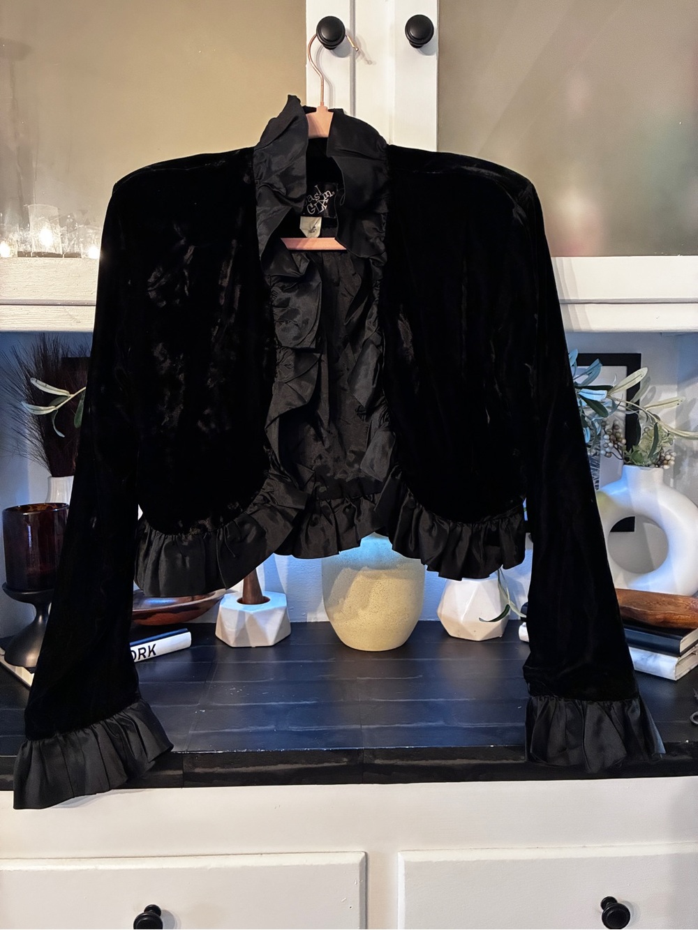 Quasi Glam vintage Black Velvet Ruffled Cropped Jacket - Women